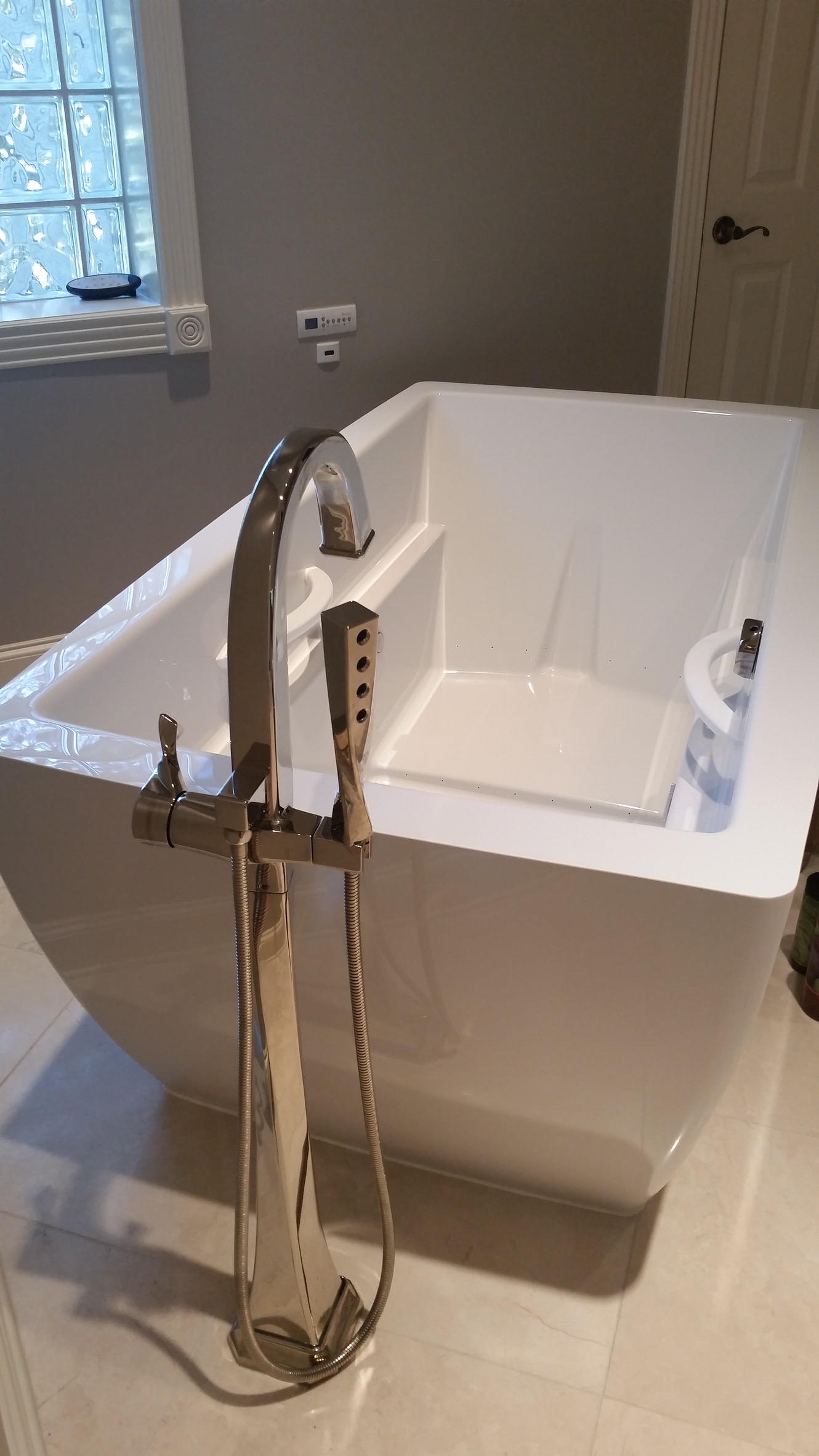 Freestanding Tub - freestanding tub with floor mounted faucet