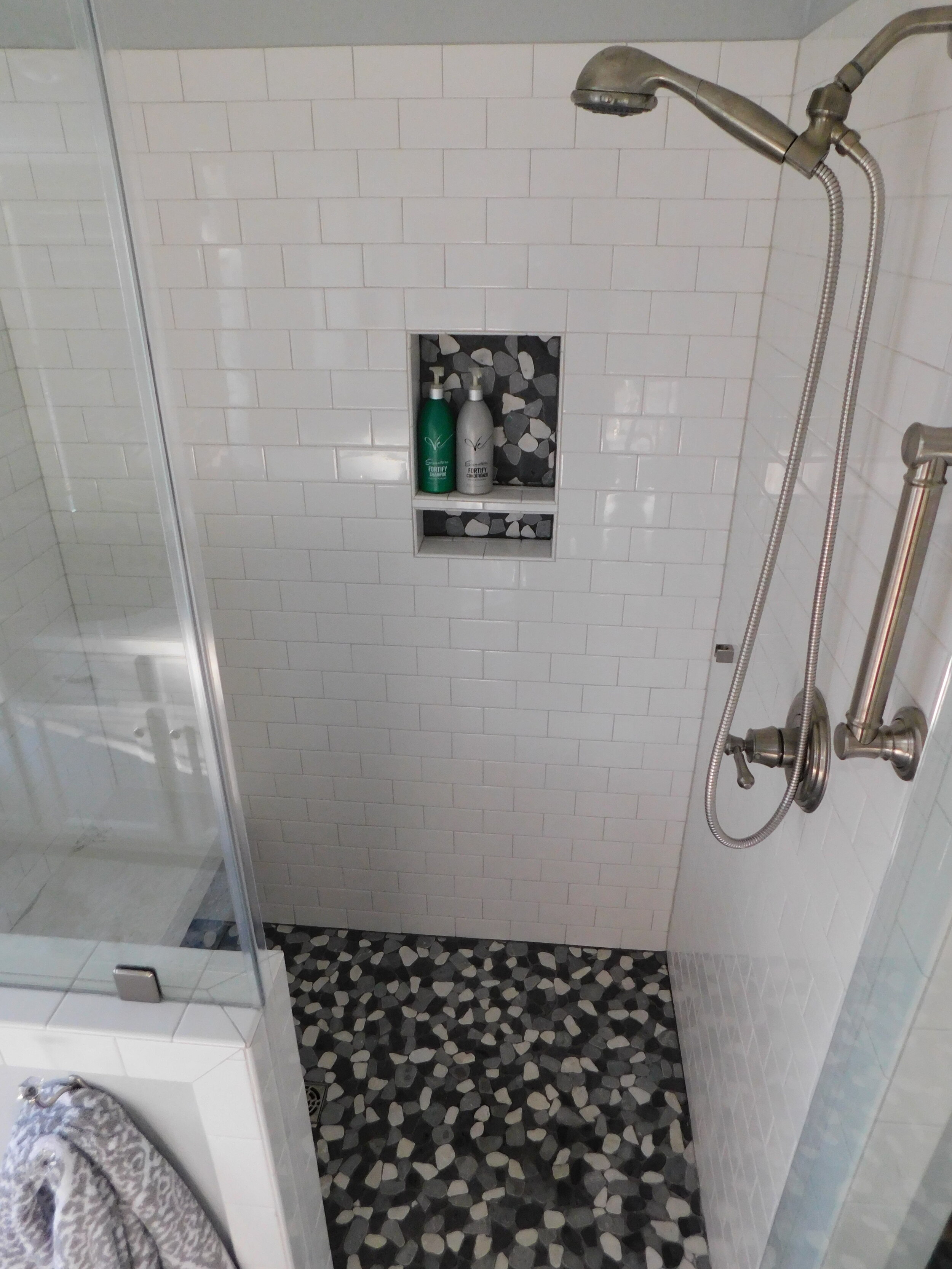 Master Bath in The Woodlands - Re-designed shower with Schluter waterproofing system. 