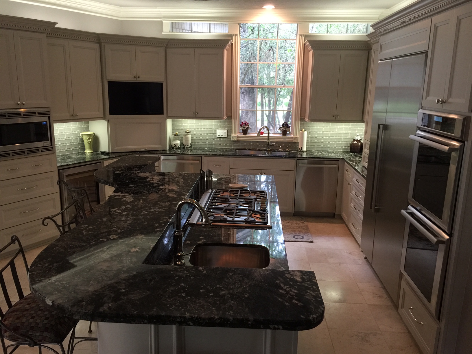 Updated island and cook space